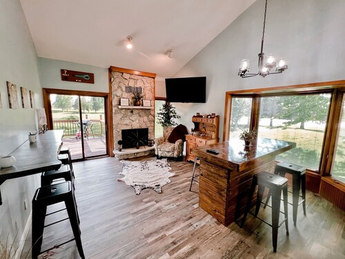 Charming 4-bedroom house located on Deer Run Golf Course. Perfect location!!!!