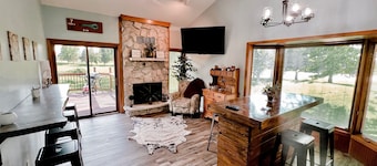 Charming 4-bedroom house located on Deer Run Golf Course. Perfect location!!!!