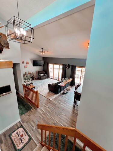 Charming 4-bedroom house located on Deer Run Golf Course. Perfect location!!!!