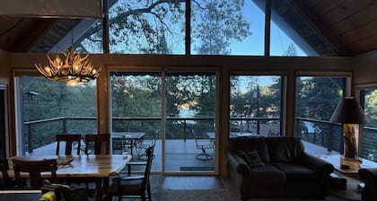 Awesome Family Lake House, Big Deck, Game Room - Shasta Lakeshore Retreat #17
