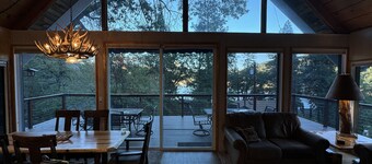 Awesome Family Lake House, Big Deck, Game Room - Shasta Lakeshore Retreat #17