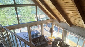 スマートテレビ、暖炉、テレビゲーム、DVD プレーヤー