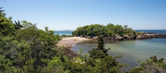 Stroll to SeaView/Beach; Great Yard