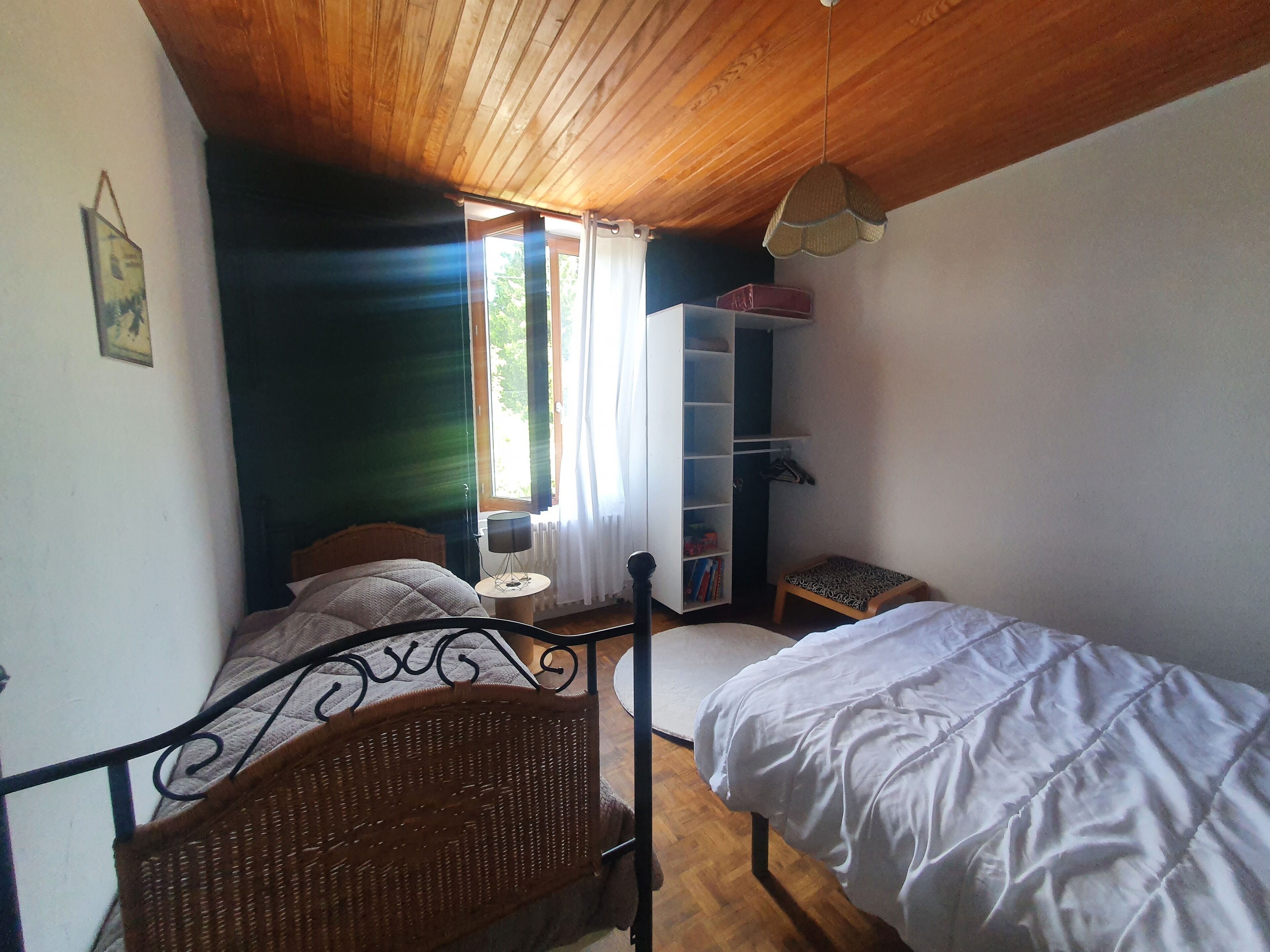 2 chambres, fer et planche à repasser, lit parapluie