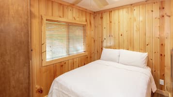 Cottage | 2 bedrooms, free WiFi, bed sheets