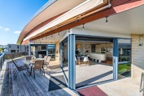 Outdoor dining - Lake Taupo Outlook (Taupo)