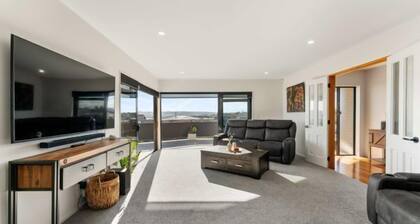 Lake Taupo Outlook - 4 Bedroom