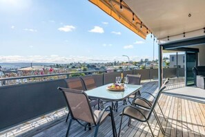 Outdoor dining - Lake Taupo Outlook (Taupo)