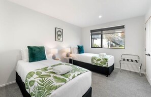 4 bedrooms, free WiFi - Lake Taupo Outlook (Taupo)
