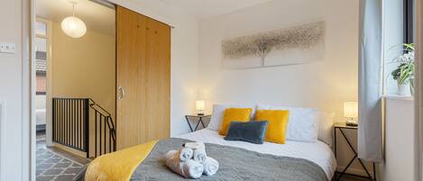 2 bedrooms, iron/ironing board, Internet