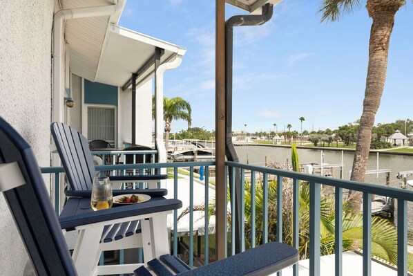 Property grounds - Stunning, fully renovated, waterfront, condo, heated pools, near beach (Madeira Beach)