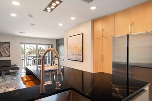 Interior - Stunning, fully renovated, waterfront, condo, heated pools, near beach (Madeira Beach)