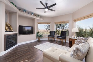 Smart TV, fireplace - Newly Renovated - Condo at Wolf Creek Golf Course  (Mesquite)