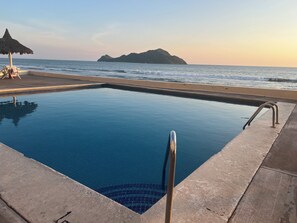 حمّام سباحة خارجي