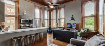 Parker101:Downtown Bryan on Main St, King Bed