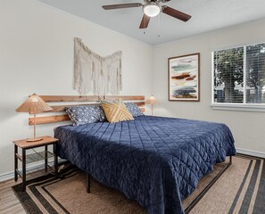 2 bedrooms, iron/ironing board, free WiFi, bed sheets - Woodstock:2nd Floor, walk to A&M (Bryan)