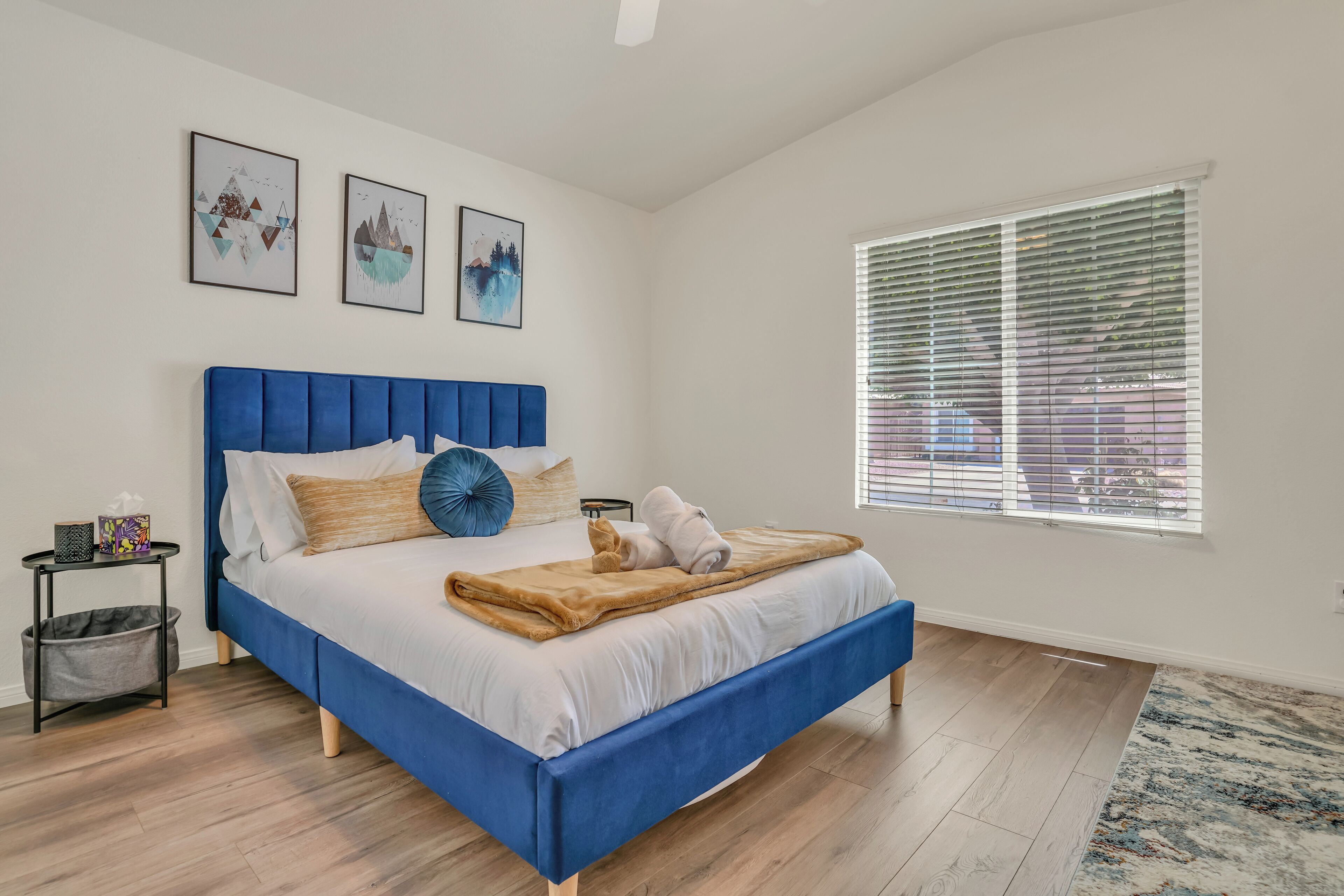 3 habitaciones, escritorio, tabla de planchar con plancha y wifi gratis 
