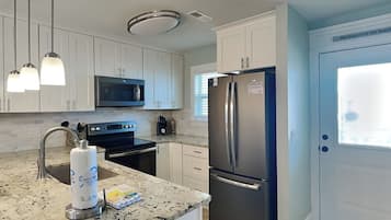 Townhouse, flere senger, balkong, hageutsikt (Villa Chateau #10) | Eget kjøkken | Kjøleskap, mikrobølgeovn, ovn og kokeplater