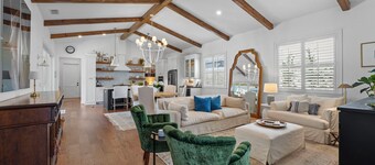 Peaceful Oasis in Town of Tioga, 4 Bed/2.5 Bath with Fully Fenced Garden 