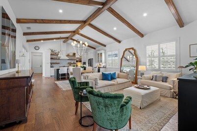 Peaceful Oasis in Town of Tioga, 4 Bed/2.5 Bath with Fully Fenced Garden 