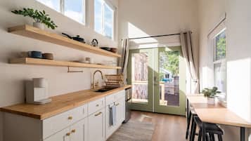 Fridge, stovetop, coffee/tea maker, toaster