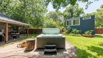 مغطس سبا خارجي