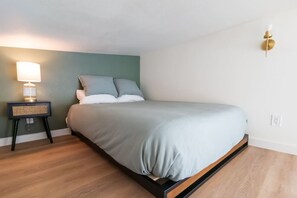 Bureau, fer et planche à repasser, Wi-Fi gratuit, draps fournis