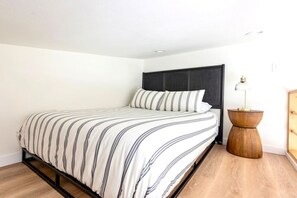 1 室のベッドルーム、デスク、アイロン / アイロン台、WiFi (無料)