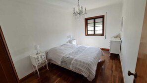 3 bedrooms, iron/ironing board, bed sheets - Magnificent T3 apartment in Mira center about 5 km from Praia de Mira (Mira)