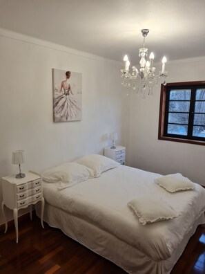 3 chambres, fer et planche à repasser, lit parapluie, Wi-Fi gratuit