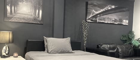 1 bedroom, in-room safe, free WiFi, bed sheets