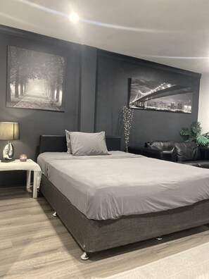 1 dormitorio, caja fuerte, wifi gratis y ropa de cama