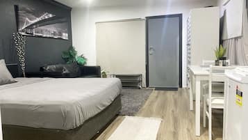 1 bedroom, in-room safe, free WiFi, bed sheets