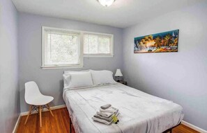 3 habitaciones, tabla de planchar con plancha, cuna de viaje y wifi