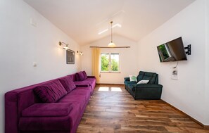 Smart TV - 3 bedroom gorgeous apartment in Seline (Seline)