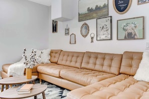 Smart TV, fireplace, video games, offices