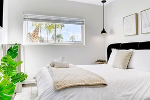 7 bedrooms, desk, iron/ironing board, travel crib