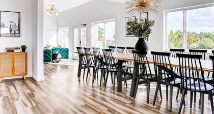 Spacious 7-bedroom 4-bathroom house in fabulous Las Vegas with AC, WiFi and Spa