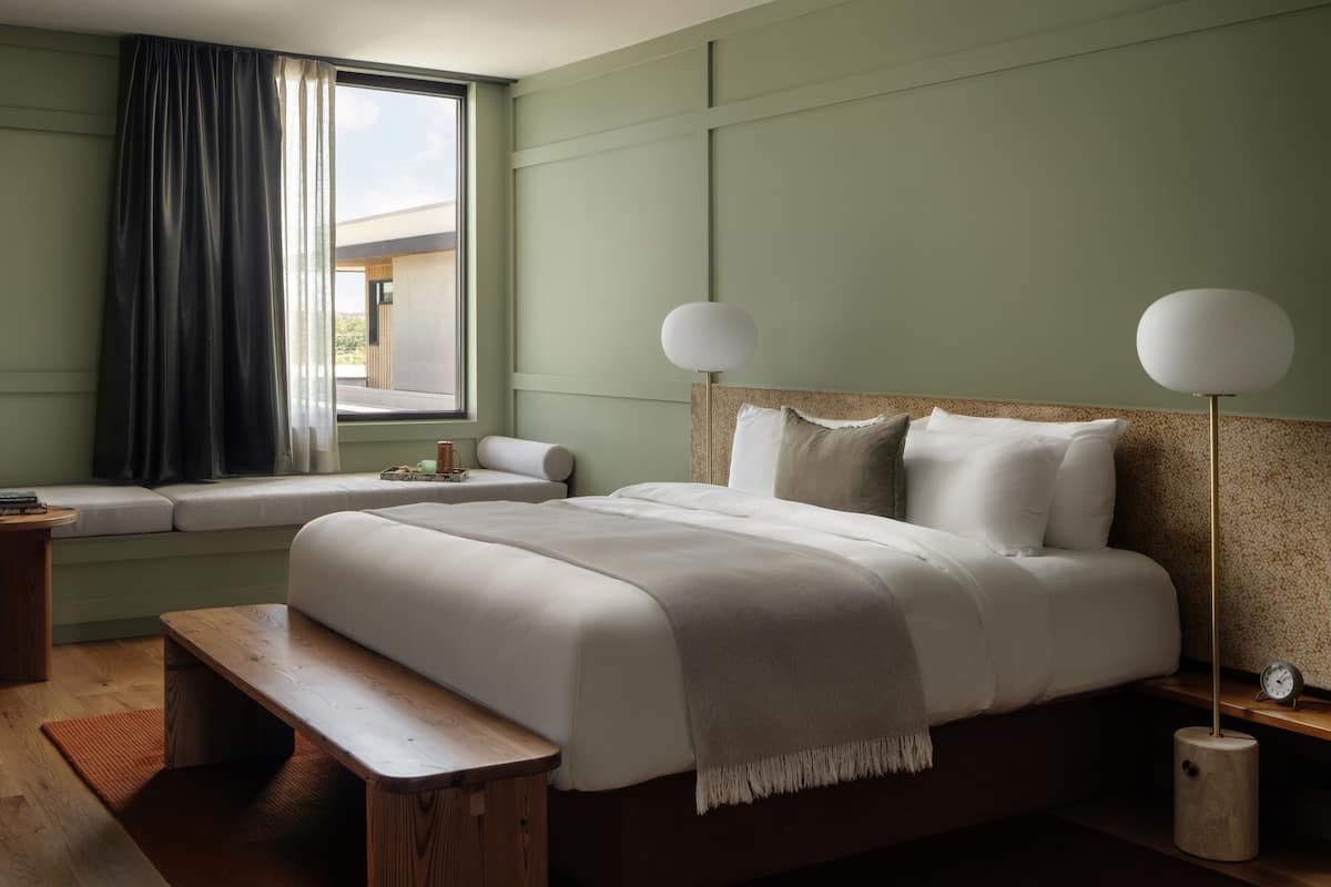 King | Egyptian cotton sheets, premium bedding, pillowtop beds, minibar