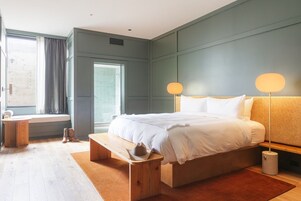 Sunken King | Egyptian cotton sheets, premium bedding, pillowtop beds, minibar