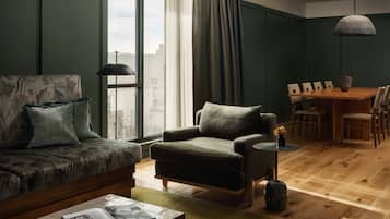 Tillie Suite | Living area | 55-inch flat-screen TV with digital channels, streaming services