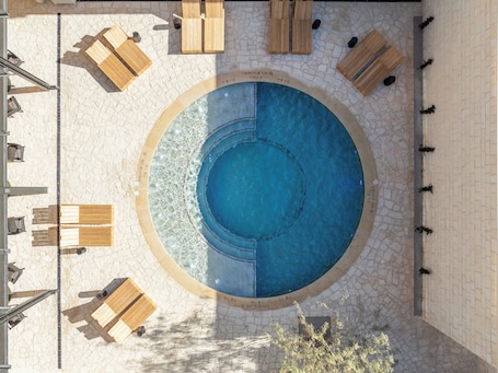 Outdoor pool, cabanas (surcharge)