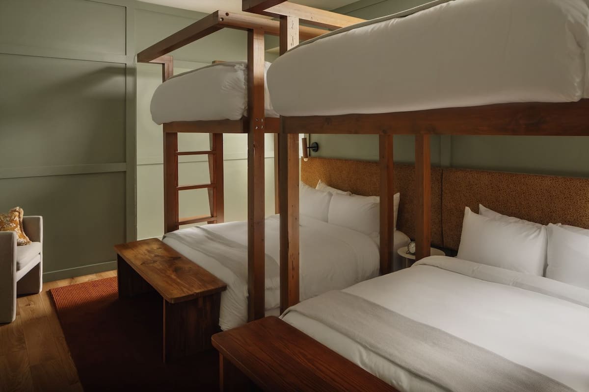 Bunk Room | Egyptian cotton sheets, premium bedding, pillowtop beds, minibar