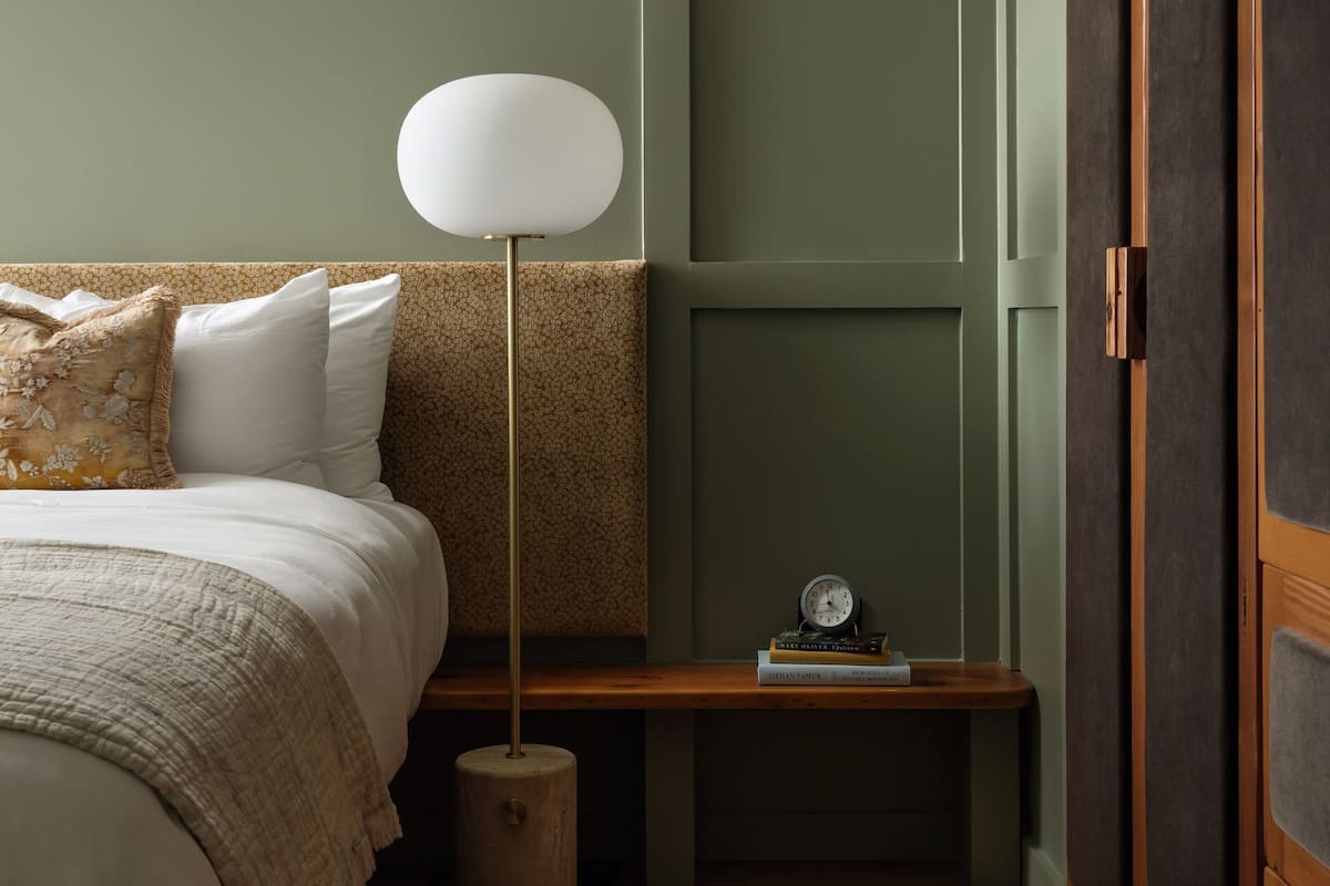 Springs King | Egyptian cotton sheets, premium bedding, pillowtop beds, minibar