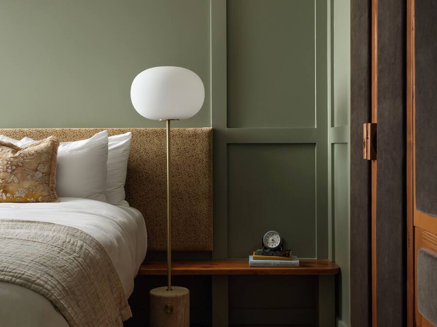 Springs King | Egyptian cotton sheets, premium bedding, pillowtop beds, minibar