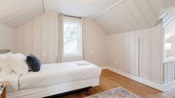 12 bedrooms, iron/ironing board, free WiFi