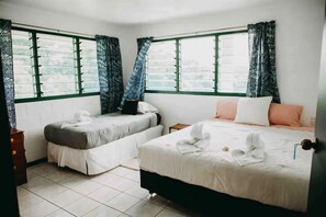 5 bedrooms, iron/ironing board, Internet, bed sheets