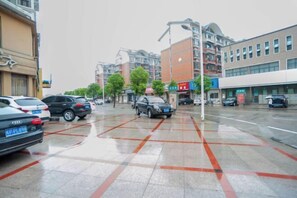 Self parking - Qinghua Business Hotel (Ningguo)