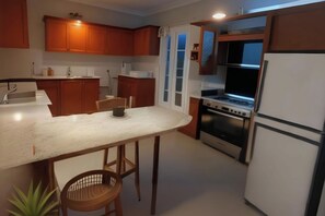 雪櫃、微波爐、焗爐、洗碗機