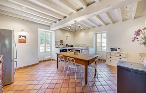 Réfrigérateur, four, plaque de cuisson, lave-vaisselle